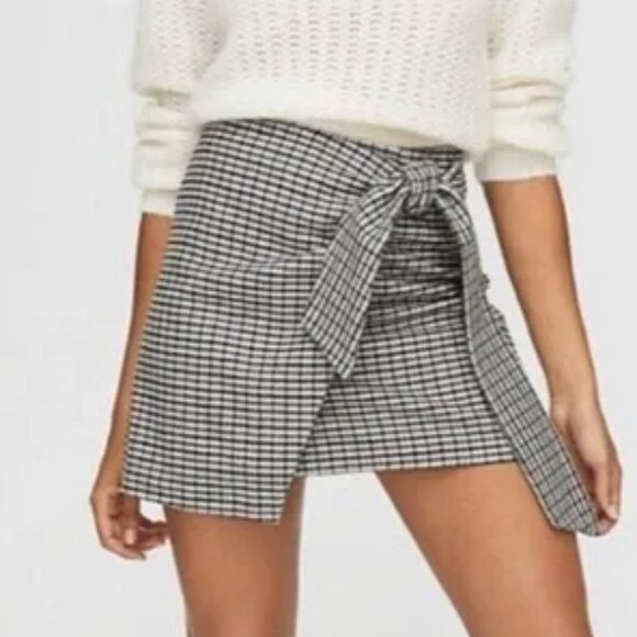 Aritzia Dorine Wrap Front Skirt in Grey/Black Plaid  - Size 0 - Picture 2 of 8
